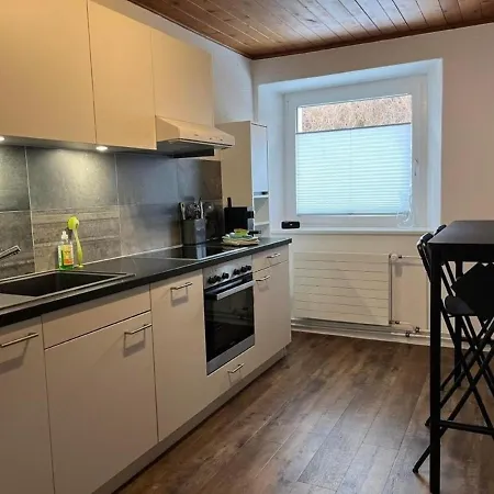 Schone, Sonnige Parterrewohung 3 Zi Mit Garten In Apartmán *