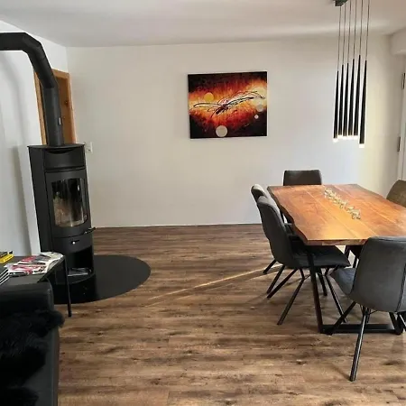 Schone, Sonnige Parterrewohung 3 Zi Mit Garten In *